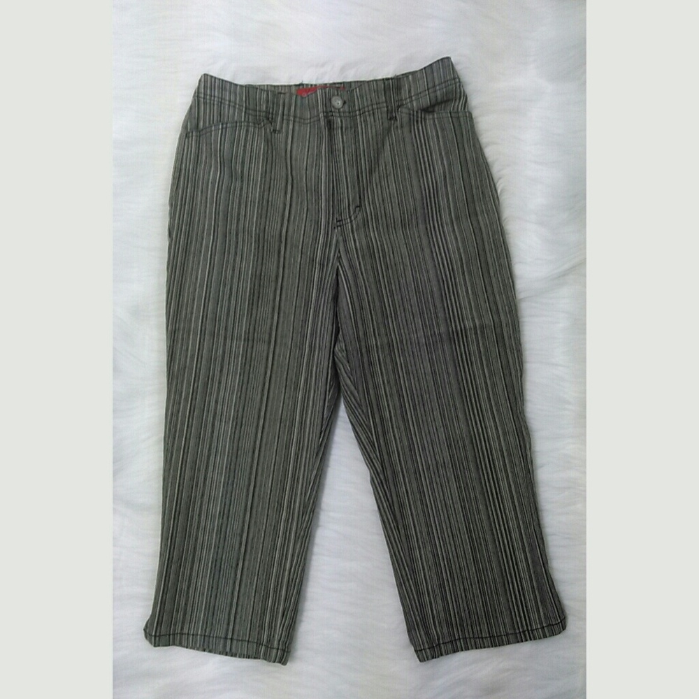 Gloria Vanderbilt Pants Capri Pinstripe Cream Black Sz 8